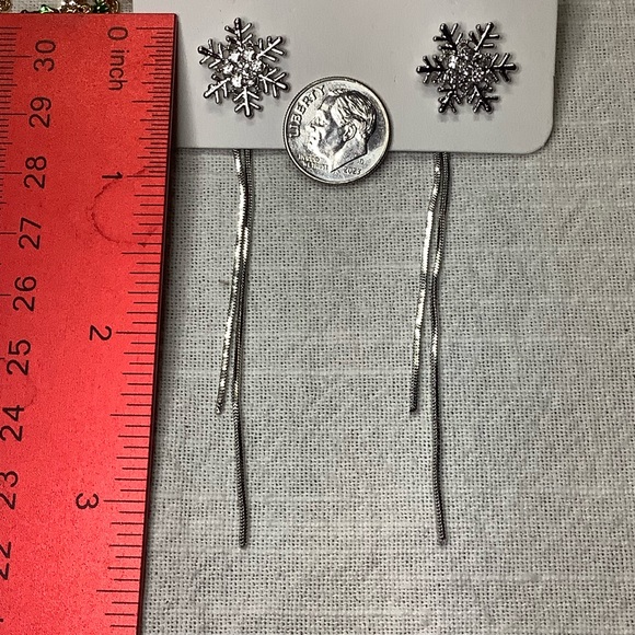🌼 Snowflake Stud Tassel Earrings Silver Tone - Picture 4 of 4